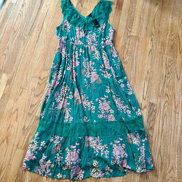 NWT TORRID GREEN LACE FLORAL MAXI DRESS 2 2X - Picture 1 of 3